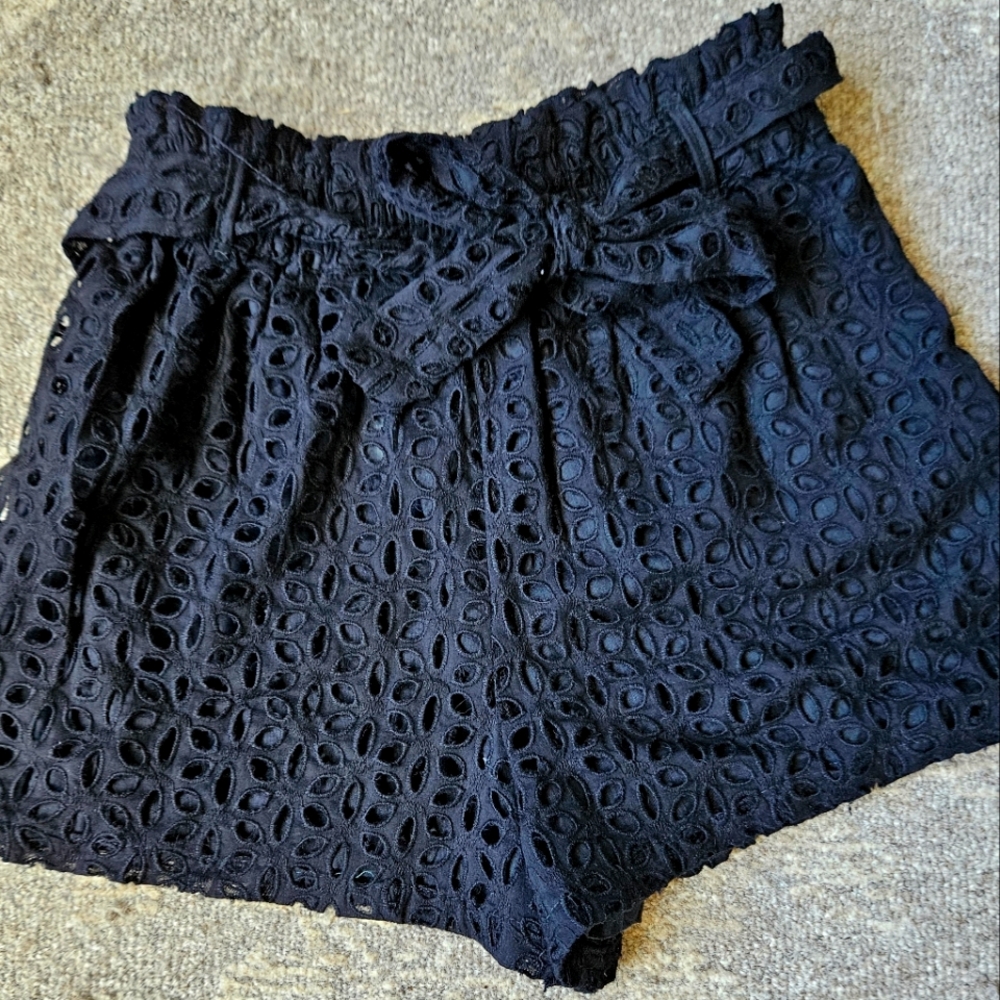 NWT! Women's elastic waist with tie belt, black eyelet shorts, size M.